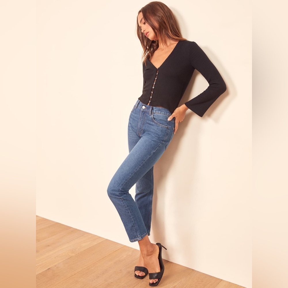 NWT Reformation Julia Crop High Cigarette Jean
Size: 27
Color: Colorado Wash